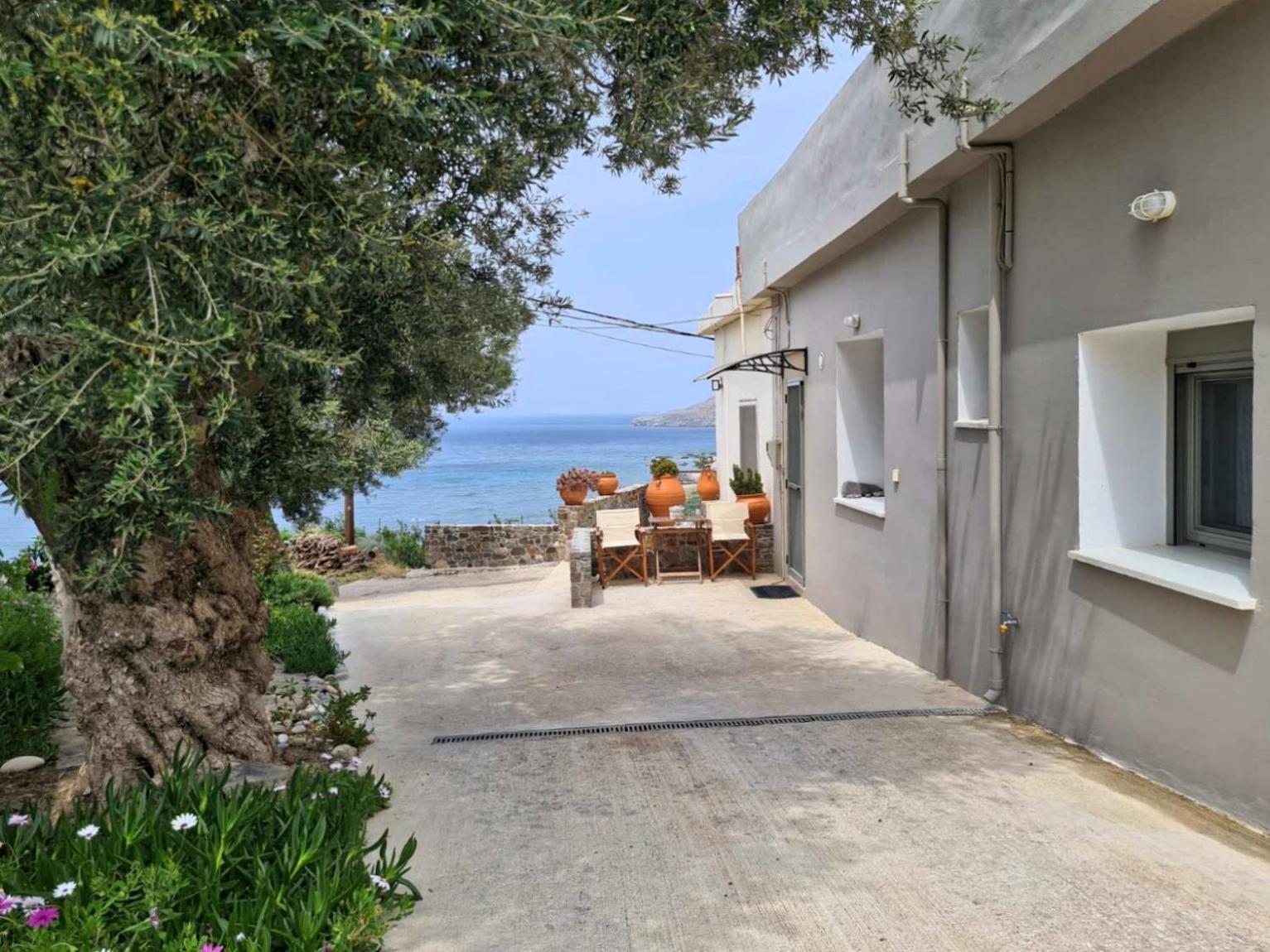 Colimbos Accommodation, 2 Min From The Beach Sfinarion Exterior photo