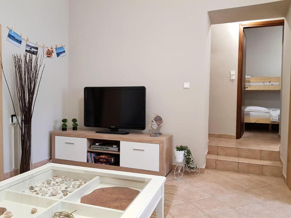 Colimbos Accommodation, 2 Min From The Beach Sfinarion Exterior photo